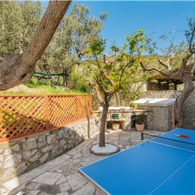 4 bedroom with pool and panoramic sea views near Serrento, sleeps 10